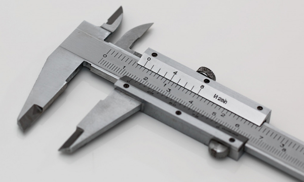 Точный измерительный инструмент (штангенциркули и микрометры)